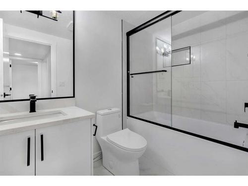 5512 Silverdale Drive Nw, Calgary, AB - Indoor Photo Showing Bathroom