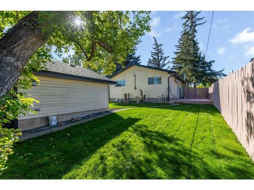 5512 Silverdale Drive Nw, Calgary, AB - Outdoor