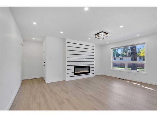 5512 Silverdale Drive Nw, Calgary, AB - Indoor Photo Showing Living Room With Fireplace