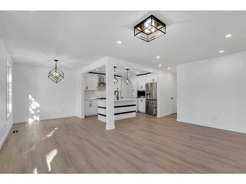 5512 Silverdale Drive Nw, Calgary, AB - Indoor