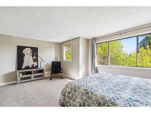 5-99 Midpark Gardens Se, Calgary, AB - Indoor Photo Showing Bedroom