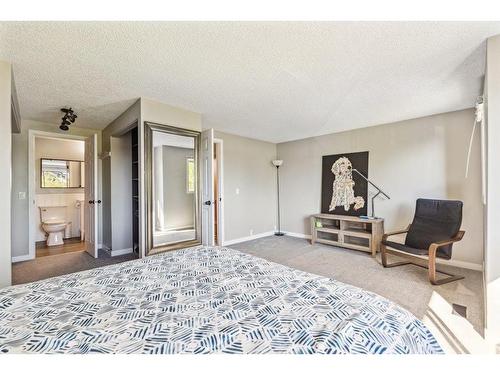 5-99 Midpark Gardens Se, Calgary, AB - Indoor Photo Showing Bedroom