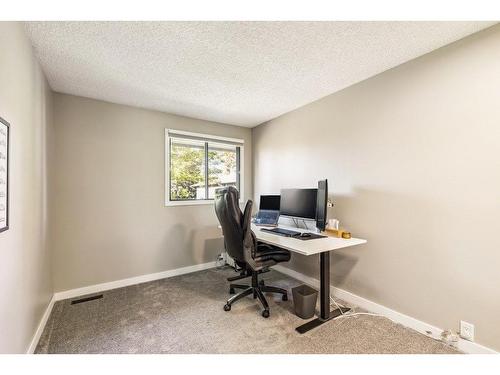 5-99 Midpark Gardens Se, Calgary, AB - Indoor Photo Showing Office