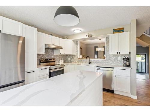 5-99 Midpark Gardens Se, Calgary, AB - Indoor Photo Showing Kitchen With Stainless Steel Kitchen With Upgraded Kitchen