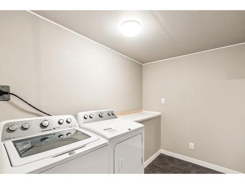 5-99 Midpark Gardens Se, Calgary, AB - Indoor Photo Showing Laundry Room