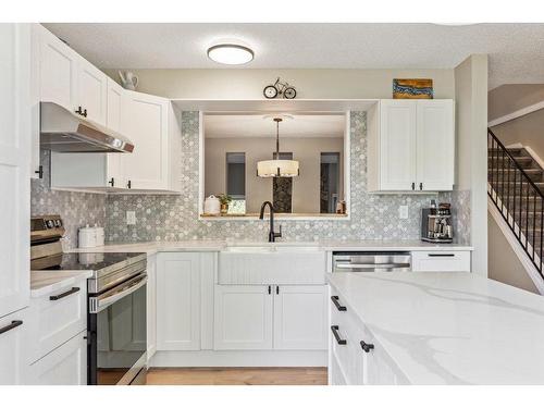 5-99 Midpark Gardens Se, Calgary, AB - Indoor Photo Showing Kitchen With Upgraded Kitchen