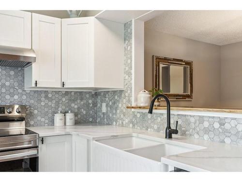 5-99 Midpark Gardens Se, Calgary, AB - Indoor Photo Showing Kitchen With Double Sink With Upgraded Kitchen