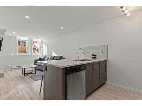 412-338 Seton Circle Se, Calgary, AB - Indoor Photo Showing Kitchen