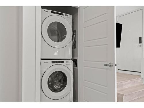 412-338 Seton Circle Se, Calgary, AB - Indoor Photo Showing Laundry Room