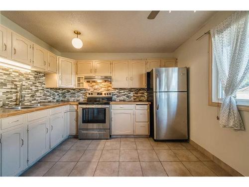 86 Huntwick Way Ne, Calgary, AB - Indoor Photo Showing Kitchen With Stainless Steel Kitchen With Double Sink