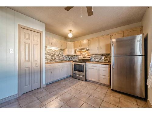 86 Huntwick Way Ne, Calgary, AB - Indoor Photo Showing Kitchen With Stainless Steel Kitchen