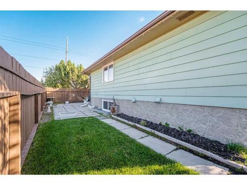 86 Huntwick Way Ne, Calgary, AB - Outdoor With Exterior