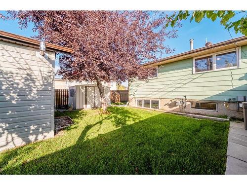 86 Huntwick Way Ne, Calgary, AB - Outdoor