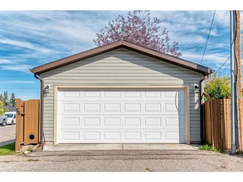 86 Huntwick Way Ne, Calgary, AB - Outdoor