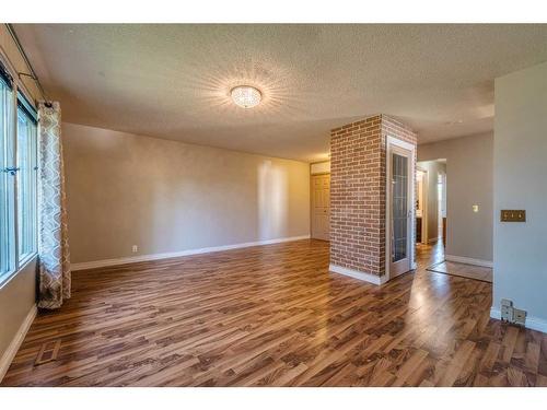 86 Huntwick Way Ne, Calgary, AB - Indoor Photo Showing Other Room