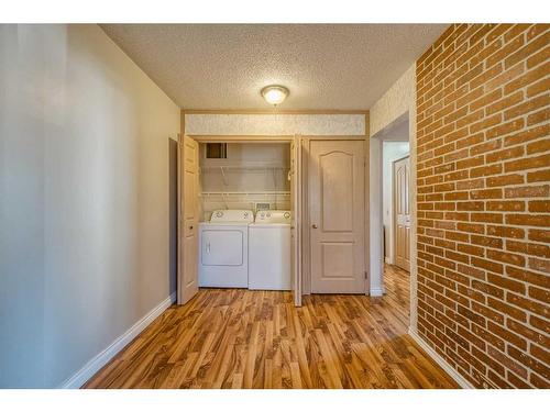 86 Huntwick Way Ne, Calgary, AB - Indoor Photo Showing Laundry Room