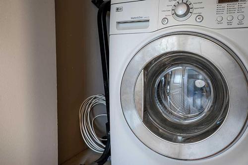 301-1312 13 Avenue Sw, Calgary, AB - Indoor Photo Showing Laundry Room