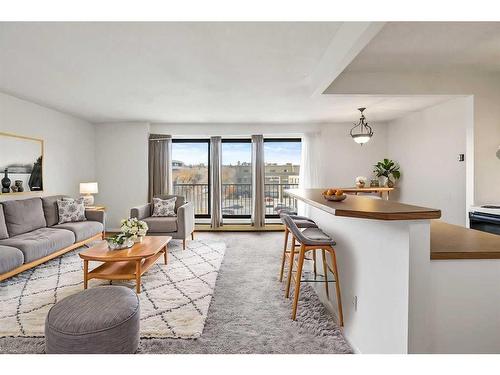 307-1330 15 Avenue Sw, Calgary, AB - Indoor Photo Showing Living Room