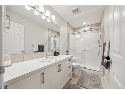 417 Carringvue Avenue Nw, Calgary, AB - Indoor Photo Showing Bathroom