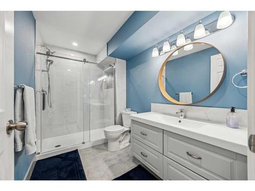 417 Carringvue Avenue Nw, Calgary, AB - Indoor Photo Showing Bathroom