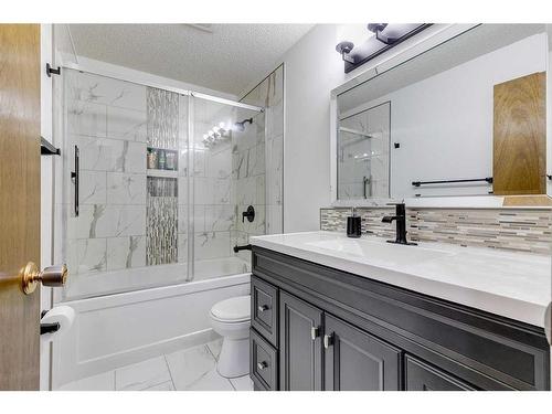 6732 Temple Drive Ne, Calgary, AB - Indoor Photo Showing Bathroom