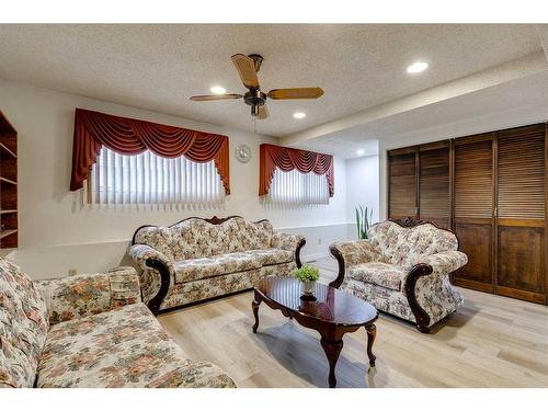 6732 Temple Drive Ne, Calgary, AB - Indoor Photo Showing Living Room