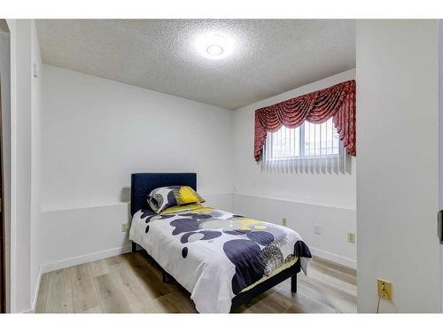 6732 Temple Drive Ne, Calgary, AB - Indoor Photo Showing Bedroom