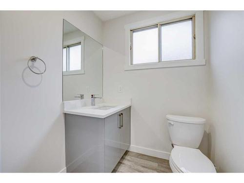 46 Fonda Crescent Se, Calgary, AB - Indoor Photo Showing Bathroom