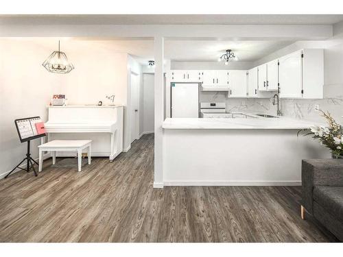 134 Country Hills Villas Nw, Calgary, AB - Indoor Photo Showing Kitchen