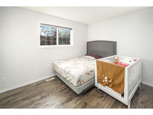 134 Country Hills Villas Nw, Calgary, AB - Indoor Photo Showing Bedroom