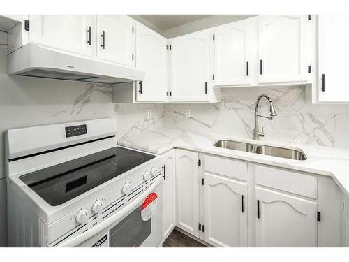 134 Country Hills Villas Nw, Calgary, AB - Indoor Photo Showing Kitchen With Double Sink