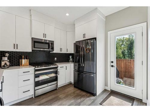 1923 19 Avenue Nw, Calgary, AB - Indoor Photo Showing Kitchen