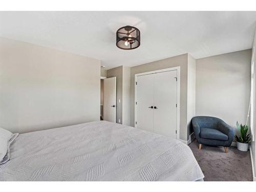 1923 19 Avenue Nw, Calgary, AB - Indoor Photo Showing Bedroom