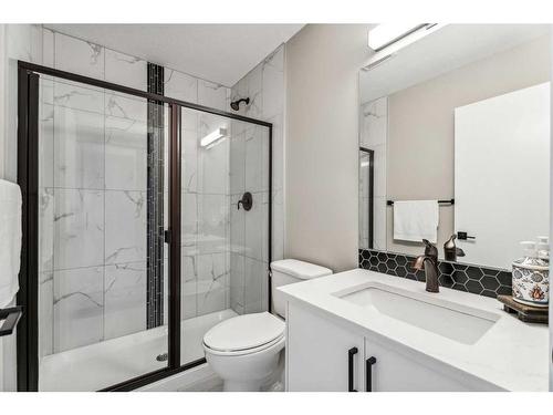 1923 19 Avenue Nw, Calgary, AB - Indoor Photo Showing Bathroom