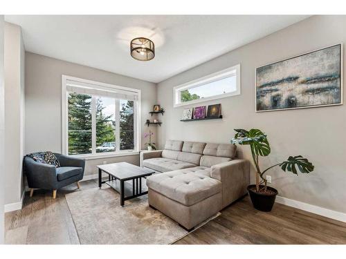 1923 19 Avenue Nw, Calgary, AB - Indoor Photo Showing Living Room