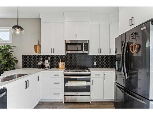 1923 19 Avenue Nw, Calgary, AB - Indoor Photo Showing Kitchen With Double Sink With Upgraded Kitchen