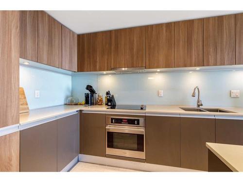 1908-1122 3 Street Se, Calgary, AB - Indoor Photo Showing Kitchen With Double Sink