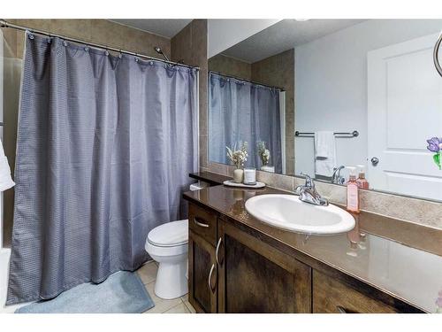 217 Elgin Manor Se, Calgary, AB - Indoor Photo Showing Bathroom