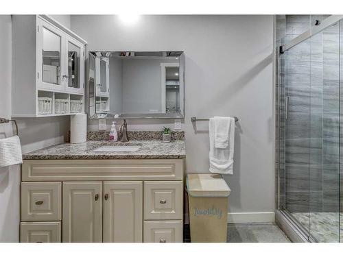 217 Elgin Manor Se, Calgary, AB - Indoor Photo Showing Bathroom