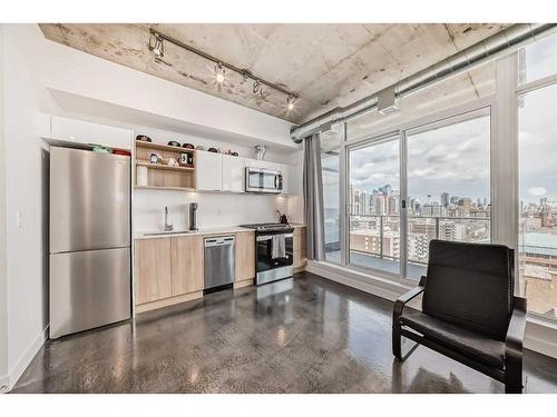 1010-1319 14 Avenue Sw, Calgary, AB - Indoor Photo Showing Kitchen With Stainless Steel Kitchen