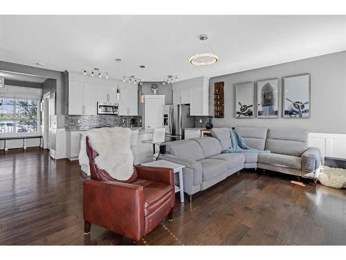 288 Rainbow Falls Green, Chestermere, AB - Indoor Photo Showing Living Room