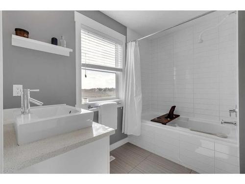 288 Rainbow Falls Green, Chestermere, AB - Indoor Photo Showing Bathroom