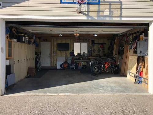 288 Rainbow Falls Green, Chestermere, AB - Indoor Photo Showing Garage