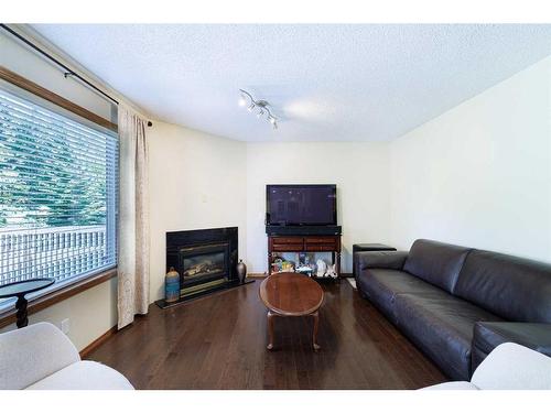 10 Tuscany Hills Terrace Nw, Calgary, AB - Indoor Photo Showing Living Room With Fireplace