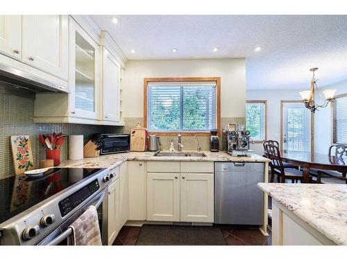 10 Tuscany Hills Terrace Nw, Calgary, AB - Indoor Photo Showing Kitchen