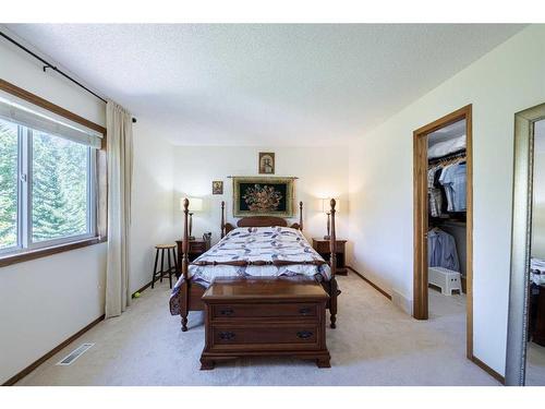 10 Tuscany Hills Terrace Nw, Calgary, AB - Indoor Photo Showing Bedroom