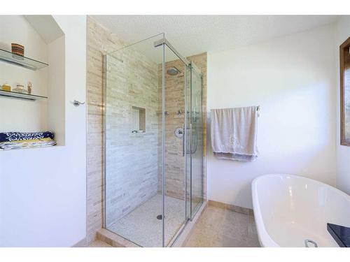 10 Tuscany Hills Terrace Nw, Calgary, AB - Indoor Photo Showing Bathroom