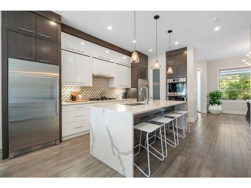 515 30 Avenue Nw, Calgary, AB - Indoor Photo Showing Kitchen With Upgraded Kitchen