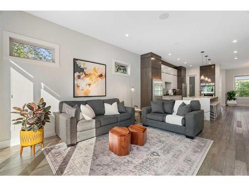 515 30 Avenue Nw, Calgary, AB - Indoor Photo Showing Living Room