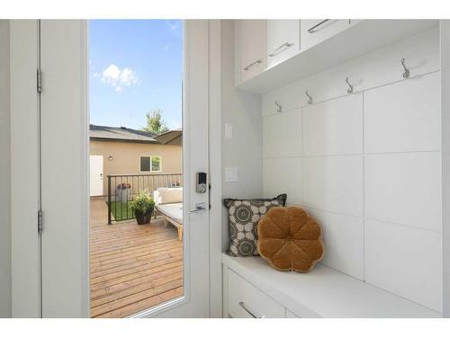 515 30 Avenue Nw, Calgary, AB - Indoor Photo Showing Bathroom